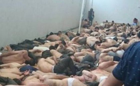 Войници, участвали в опита за преврат, са задържани и съблечени голи (видео)