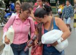 35 000 венецуелци пресякоха границата с Колумбия за храна и лекарства