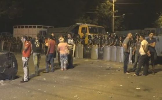 Десетки ранени при сблъсъци в Ереван