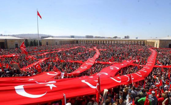 Външно: Българите в Турция да избягват площад Таксим