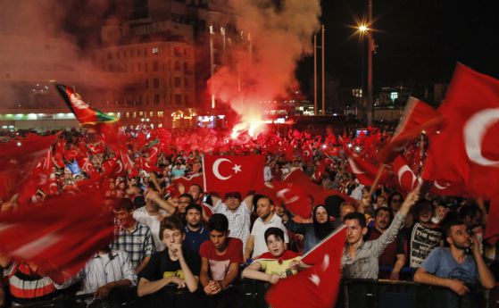 Турция назначава съдии и прокурори без минимален стаж
