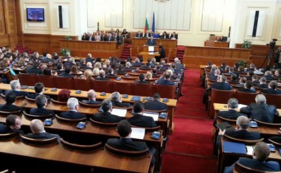Депутатите заседават извънредно за закона за съдебната власт