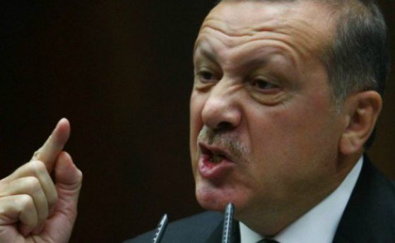 Турция затвори повече от 130 медии, отстрани и 1684 военни