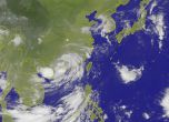 Тайфунът "Нида" връхлита Китай