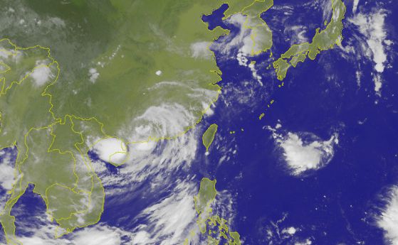 Тайфунът "Нида" връхлита Китай