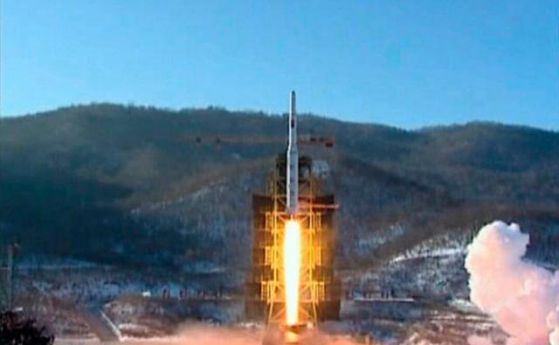 Северна Корея изстреляла две ракети към Япония
