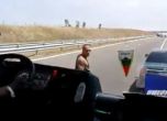 Задържаха агресивен шофьор, заплашвал с убийство на пътя (видео)
