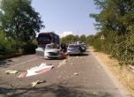 Румънци загинаха след удар в камион, детето им в болница