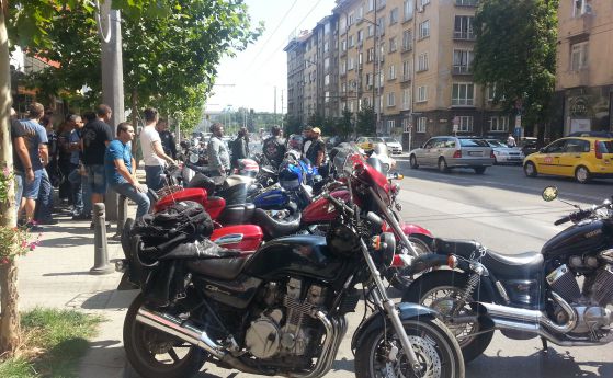 Мотористи отговориха на Гьокче за "нахлуването" в посолството