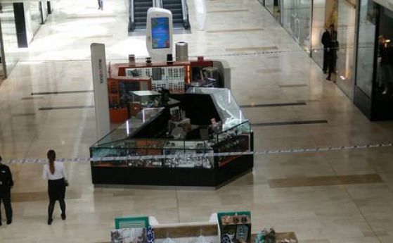 Пак нападение с нож в Лондон: мъж е намушкан в търговски център