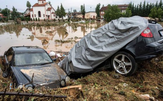 10 души все още в неизвестност след потопа в Македония