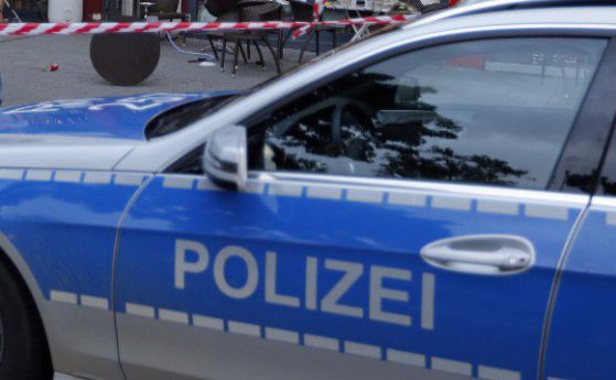 Мъж нападна с нож минувачи в Германия