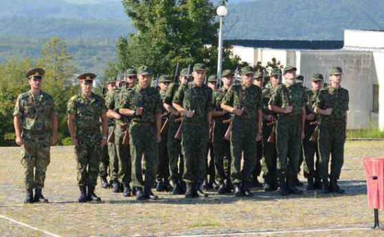 Над 160 студенти ще се обучават по начална и специална военна подготовка
