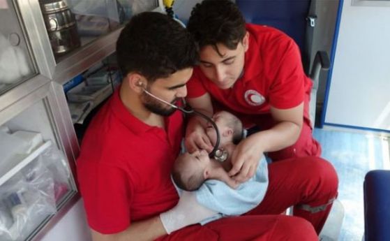 Сиамски близнаци се родиха в размирна Сирия