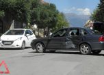 22-годишен без книжка се блъсна с мотор в кола в Благоевград