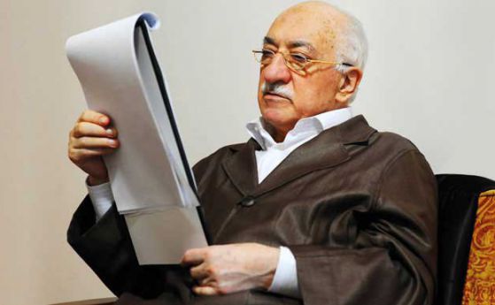 Турски прокурори искат две доживотни присъди и още 1900 г. затвор за Гюлен
