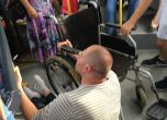 Шофьор на автобус отказа да качи инвалид, плащали му малко