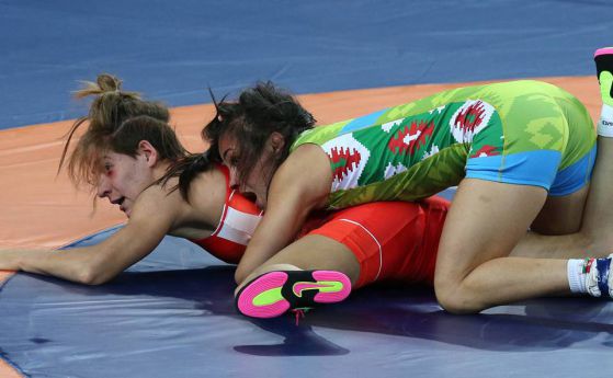 Елица Янкова е на полуфинал в женската борба