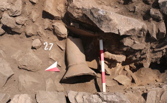 Археолози откриха средновековен глинен жарник в крепостта „Калята”