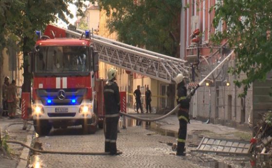 Овладяха пожара в Пловдив, изгоряха 4 сгради - паметници на културата