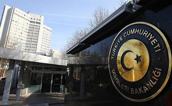Анкара привиква 300 дипломати от цял свят, търси връзки с Гюлен