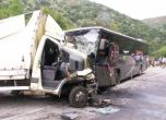 Тежка катастрофа между автобус и камион, шофьор загина