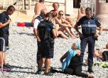 Френската полиция накара жена с буркини да се съблече