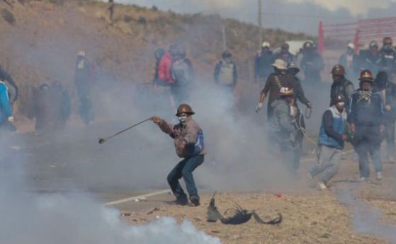 Протестиращи миньори пребиха до смърт зам.-министър в Боливия