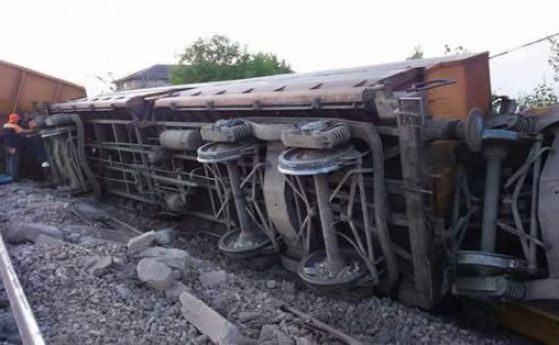 Пуснаха влаковете между Петърч и Костинброд, след като вагоните на Ковачки дерайлираха