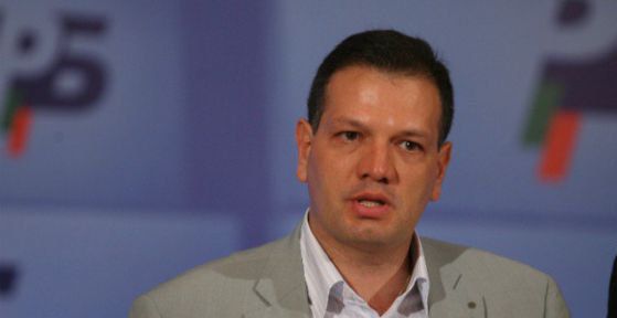 Депутати предлагат орязване на скрити бонуси за висшите чиновници