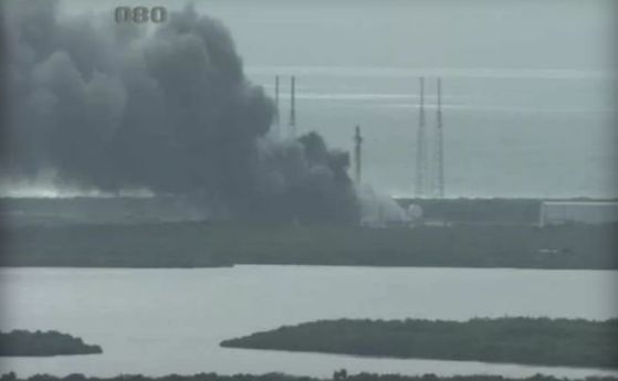 Ракета на SpaceX се взриви по време на тест във Флорида (видео)