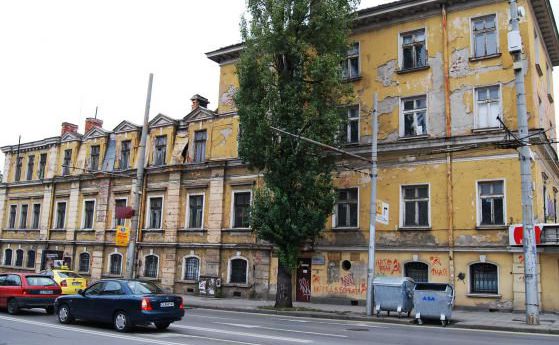 Как фирмата, която трябвало да оцени царските конюшни, се разболя