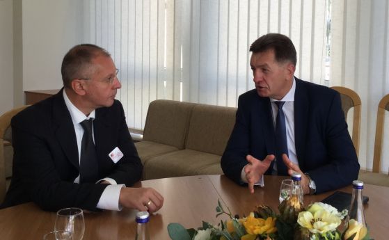 Станишев подкрепи плана на литовския премиер за 1100 евро средна заплата