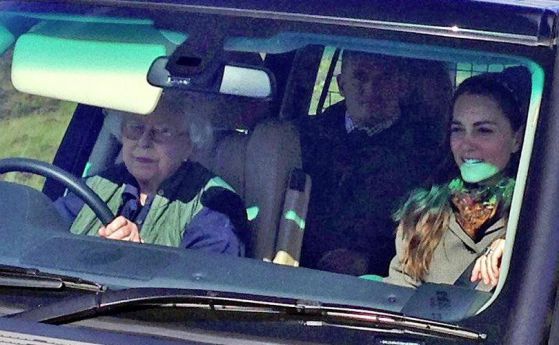 90-годишната кралица Елизабет подкара автомобил
