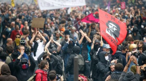 Сблъсъци и ранени при протести в Париж