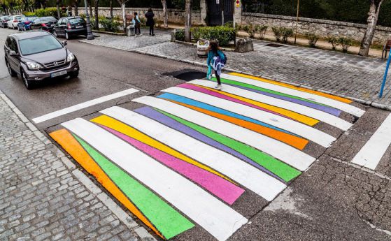 Български артист превърна пешеходните пътеки на Мадрид в изкуство