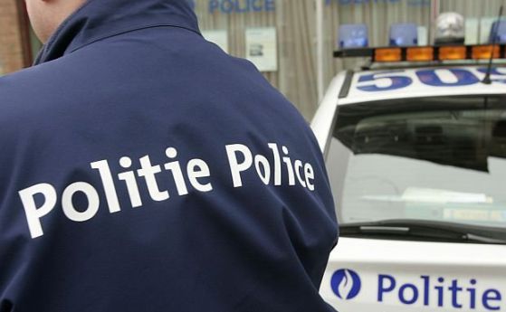 Мъж рани с нож полицаи в Брюксел, подозират терористична атака