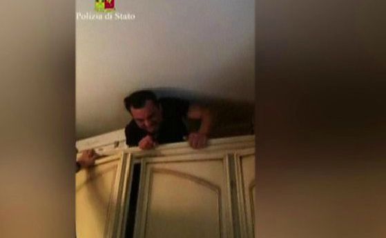 Заловиха италиански мафиот беглец, крил се в гардероб в дома си (видео)