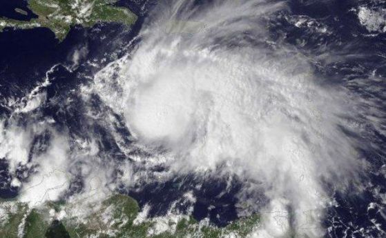 Ураганът Матю уби близо 900 души