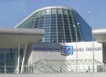 Самолет кацна извънредно в София заради болен пътник