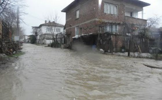 20 къщи са наводнени след проливния дъжд в Добричко