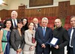 Посланикът ни в Италия награди цигулар - възпитаник на българската школа, в Торино