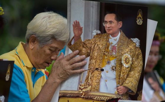 Една година траур в Тайланд, след като кралят почина