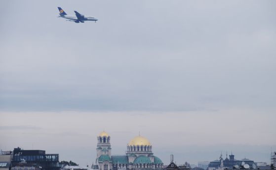 Марио приземи мегасамолета А 380 в София (снимки и видео)