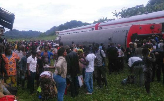 Пътнически влак дерайлира в Камерун, поне 55 загинали