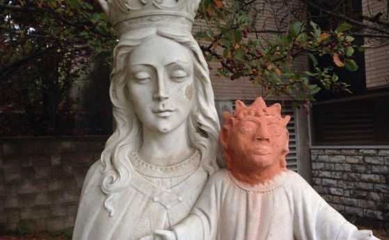 Скулпторка обезобрази статуя на Христос в опит да я реставрира