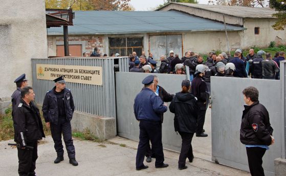 Полицията потуши бунта на бежанци в Харманли