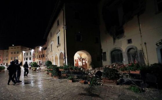 Няма жертви и тежко ранени при земетресението в Италия (снимки и видео)