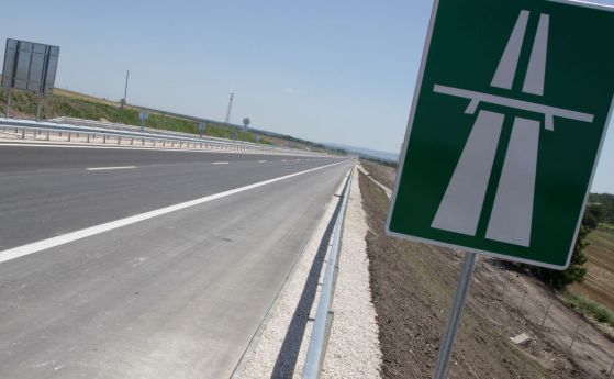Верижна катастрофа с обърнал се ТИР, 5 км колона на "Тракия"