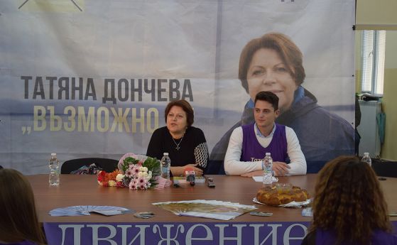 Дончева: Живеем в демократична диктатура